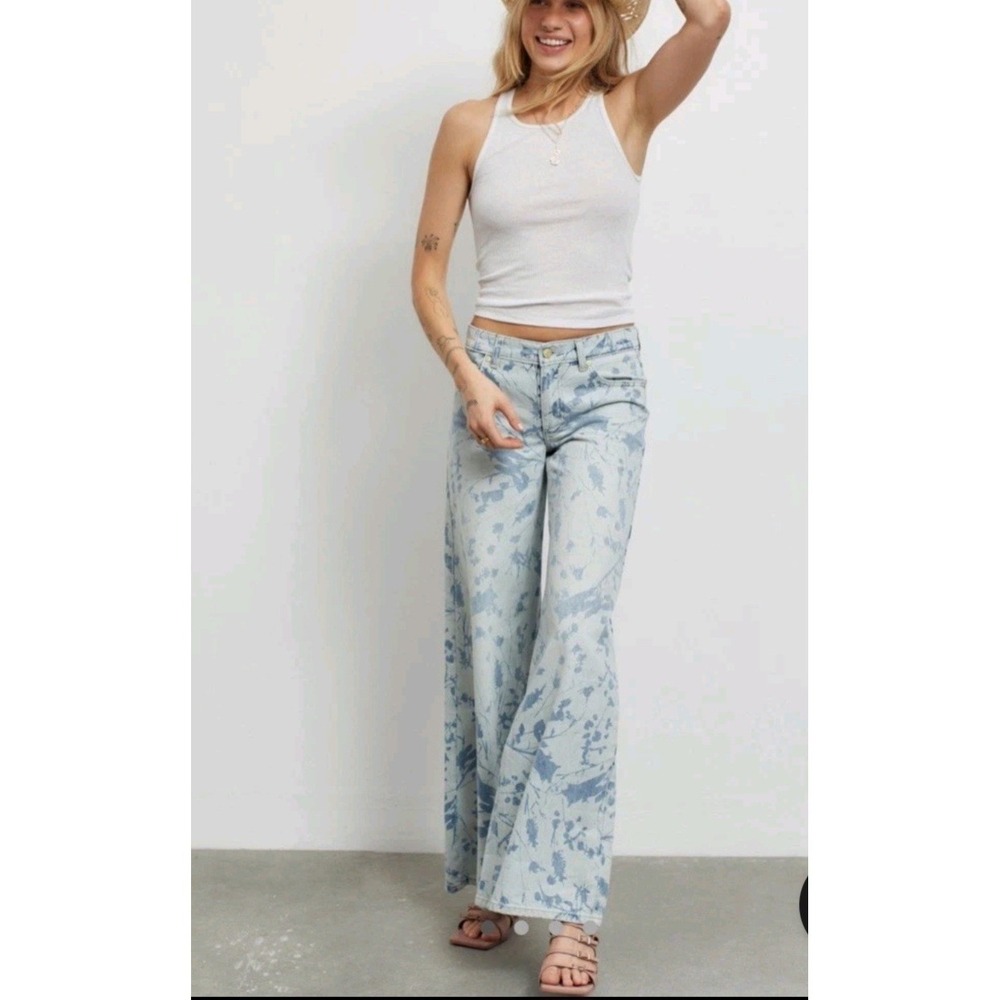 BDG Urban Outfitters Low Wide Barrel Leg Jeans Blue Floral Etched Print Sz 26